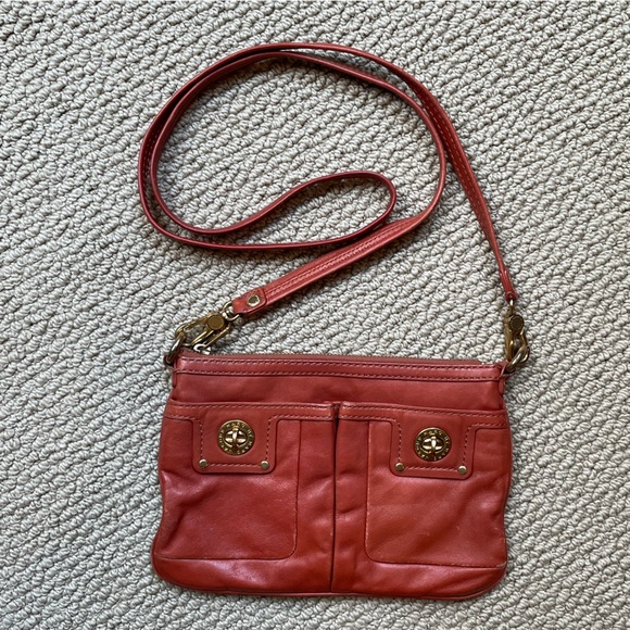 Marc Jacobs Handbags - Marc Jacobs Leather Crossbody Bag